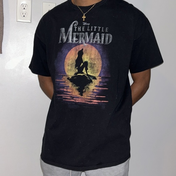 Disney - 'The Little Mermaid' t shirt color black w design on front 100% Cotton - Picture 1 of 5